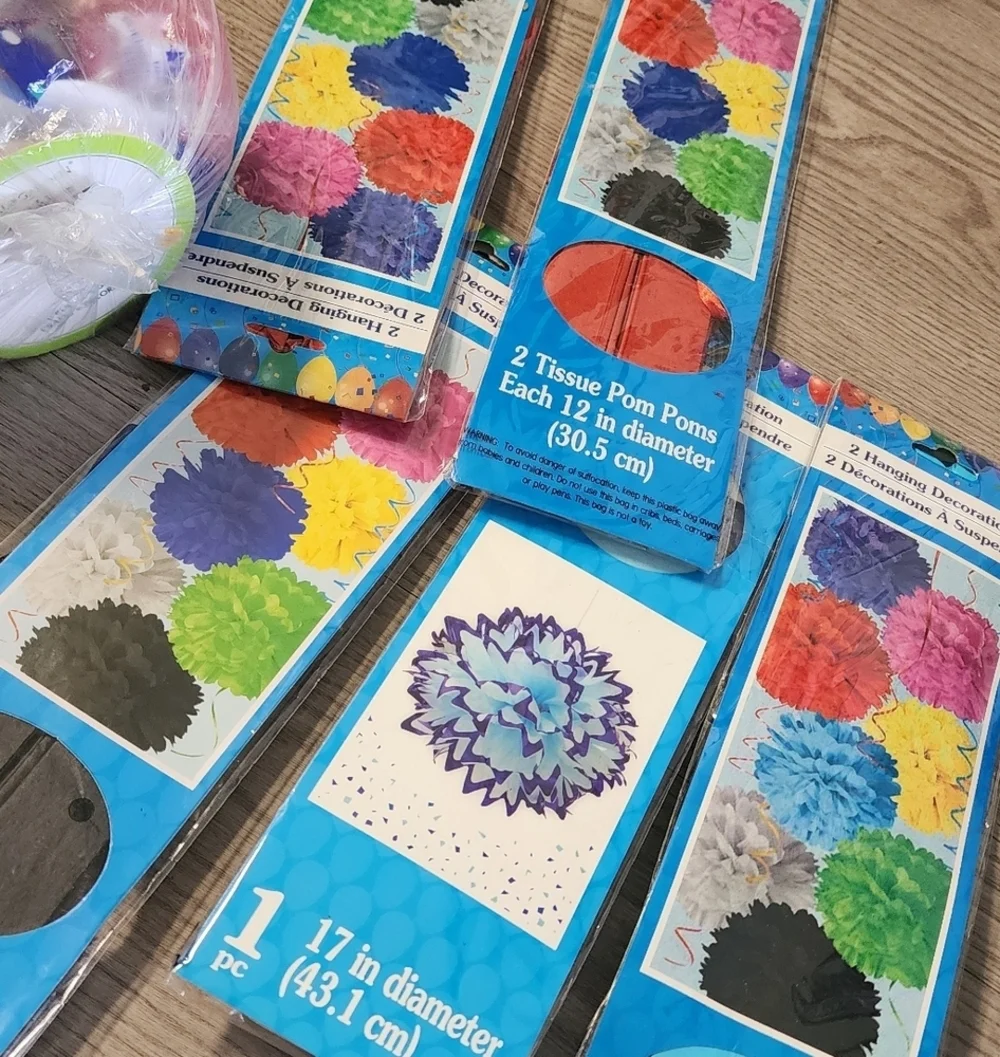 Random Colorful Tissue Pom Poms for Parties And Birthday Supplies New